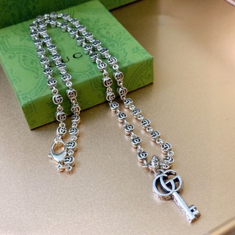 G*u*i necklaces